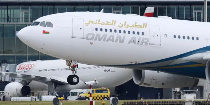 oman air 2pc baggage