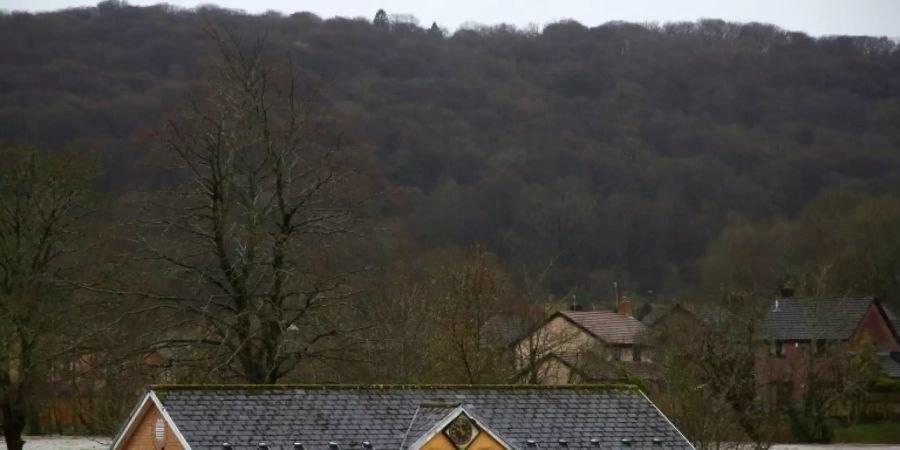 Überschwemmtes Dorf in Wales