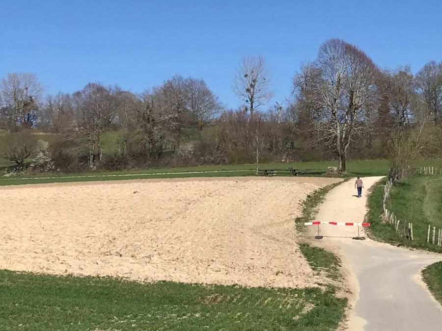 Trotzdem seien zahlreiche Ausflügler, aber auch Einheimische, auf den Gipfel marschiert, berichtet ein Leser.