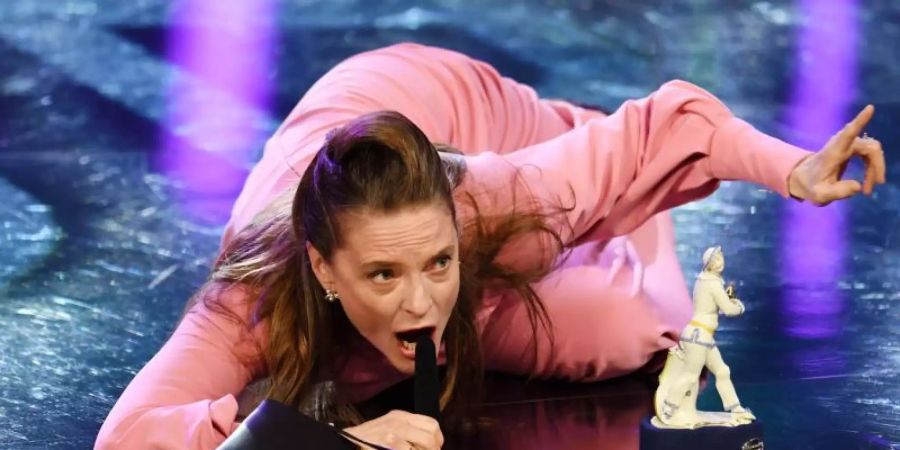 Anne Ratte-Polle wurde als beste Schauspielerin («Es gilt das gesprochene Wort») ausgezeichnet. Foto: Tobias Hase/dpa