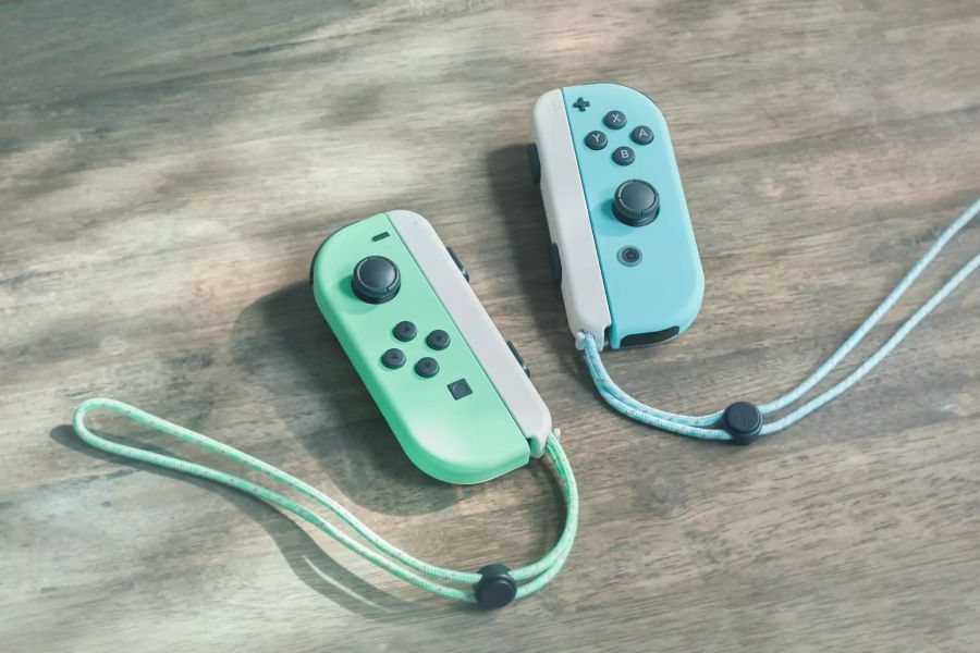 Die beiden Joy-Cons in Pastellfarben.