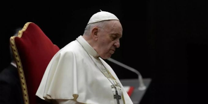 Vatikanstadt - Papst Franziskus feiert Ostermesse am Altar des Petersdoms