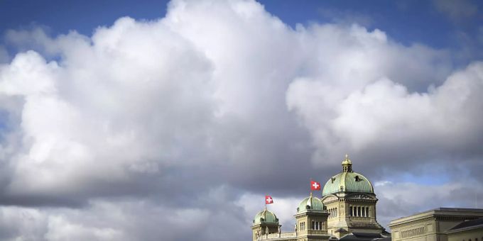 Im Bundeshaus herrscht in den nächsten drei Wochen wieder Hochbetrieb. Wegen des Coronavirus haben Besucher an der Frühjahrssession jedoch keinen Zugang zum Parlamentsgebäude. (Archivbild) Im Bundeshaus herrscht in den nächsten drei Wochen wieder Hochbetrieb. Wegen des Coronavirus haben Besucher an der Frühjahrssession jedoch keinen Zugang zum Parlamentsgebäude. (Archivbild)