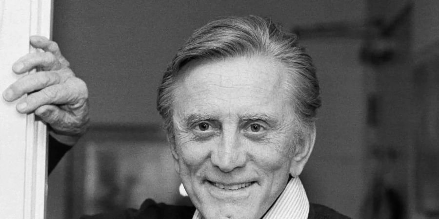 Abschied von Kirk Douglas, der mit 103 Jahren gestorben ist. Foto: Wally Fong/AP/dpa