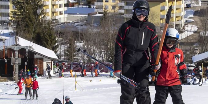 Im vergangenen Jahr hatte die Schweizer Hotellerie mit insgesamt 42,8 Millionen Übernachtungen ein neues Allzeithoch erreicht. (Skifahrer in Sörenberg. Archivbild) Schweiz Übernachtungen