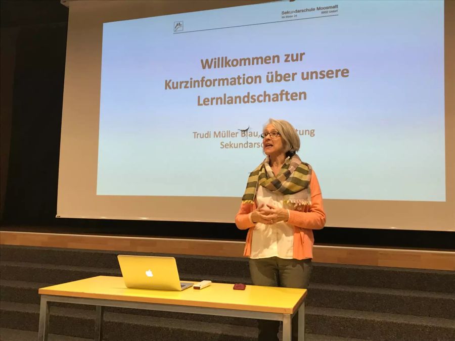 Schulleiterin Trudi Müller Blau