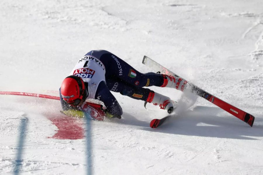 Für Pinturault sind die Parallel-Events unter anderem zu gefährlich: Hier ein Sturz des Italieners Giovanni Borsotti in Chamonix.