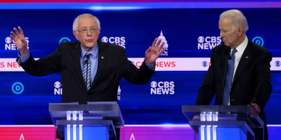 Bernie Sanders (l.) und Joe Biden bei TV-Debatte