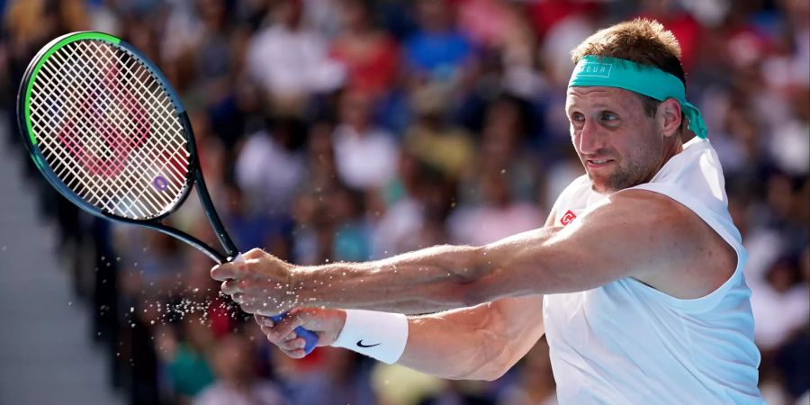 Der Maestro setzt sich gegen den US-Amerikaner Tennys Sandgren (ATP 100) knapp in fünf Sätzen durch.