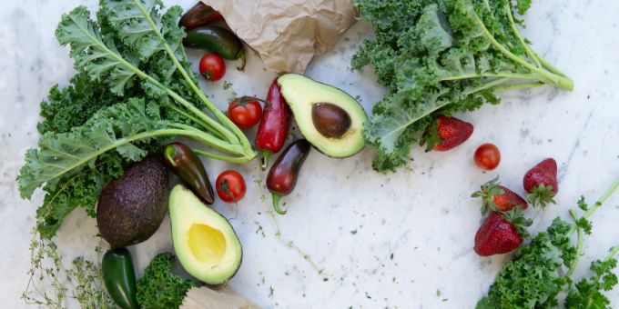 Gesunde Fette und Ballaststoffe sind Teil einer ausgewogenen Ernährung. Gemüse