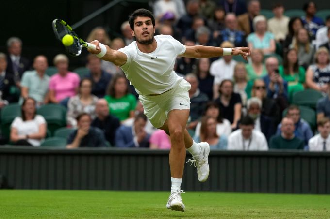 Carlos Alcaraz fordert am Sonntag in Wimbledon den Grand-Slam-Rekordsieger Novak Djokovic. Carlos Alcaraz Wimbledon Djokovic