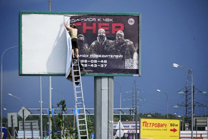 In Russland werden einige der Werbeplakate für Wagner abgenommen. Russland