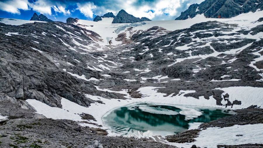 Gletscherfluten entstehen, wenn Gletscher schmelzen und riesige Mengen an Wasser einen nahgelegenen See fluten.