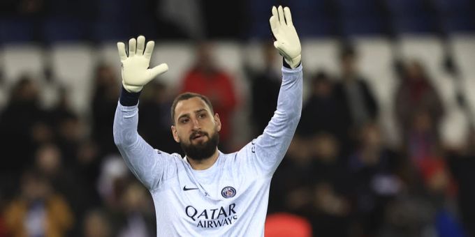 Gianluigi Donnarumma wurde in dieser Woche in seinem Pariser Haus überfallen. Gianluigi Donnarumma erhobene Hände