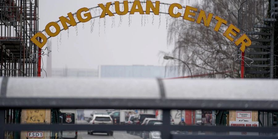 Dong Xuan Center