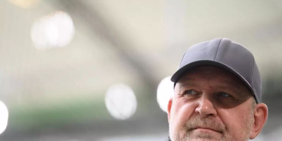Jörg Schmadtke hofft auf einen Besuch des Bundestrainers in Wolfsburg. Foto: Swen Pförtner/dpa
