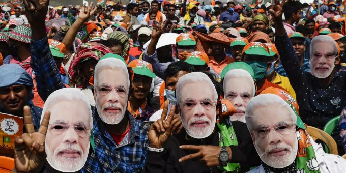 Anhänger des Regierungschefs Narendra Modi bei einer Wahlveranstaltung im März 2021. indien