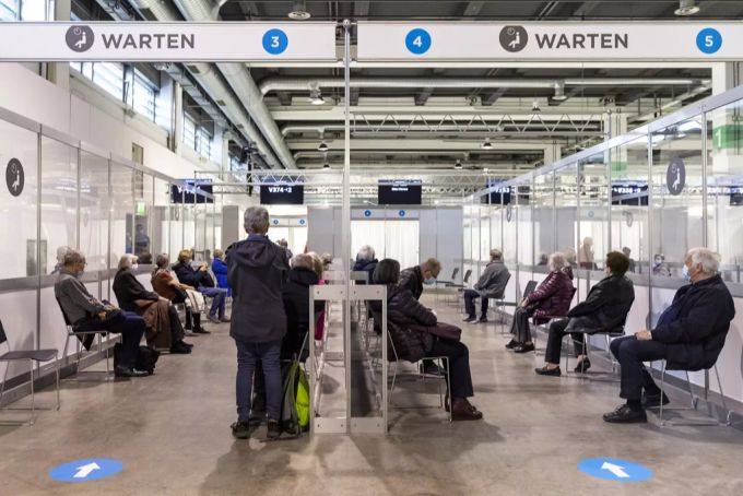 Der Andrang auf die Booster-Impfung dürfte nun noch grösser sein. Coronavirus Impfung Zürich