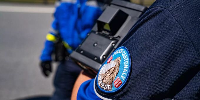 Geschwindigkeitskontrolle der Kantonspolizei Wallis.
