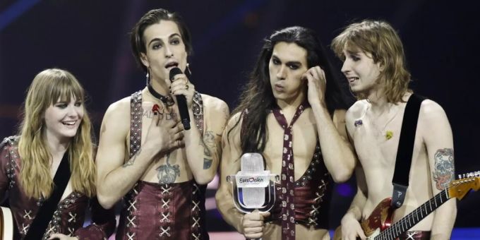 Die Buchmacher haben es vorausgesagt: Die Italienische Rockband Maneskin ist Sieger des 65. Eurovision Contest. Maneskin