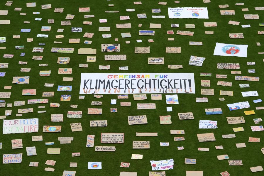 FRIDAYS FOR FUTURE, STRIKE FOR FUTURE, CHALLENGE FOR FUTURE, KLIMASCHUTZ, KLIMASCHUETZER, KLIMAPOLITIK, KLIMASTREIK, KLIMADEMONSTRATION,