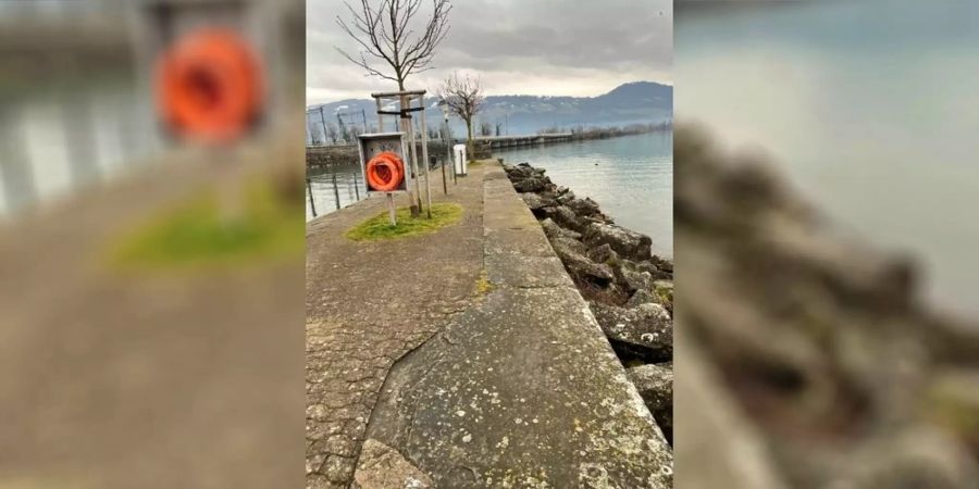 Ende der Hafenmole im Hafen Rapperswil.