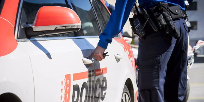 In Martigny VS gab es am Mittwochmorgen einen Polizeieinsatz, weil in einem Brief an eine Versicherung ein verdächtiges Pulver gefunden wurde. (Symbolbild) Polizeieinsatz