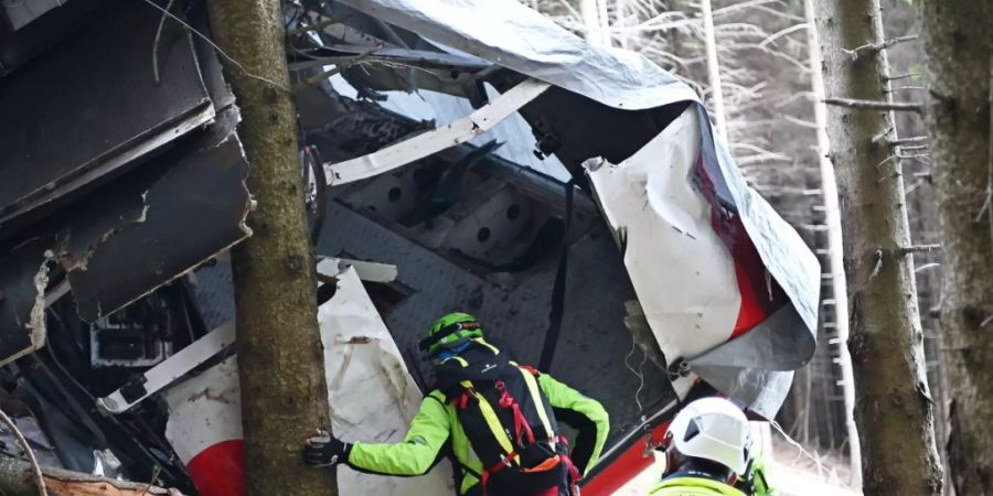 Ein Richter hat drei Personen, die nach dem Seilbahnunglück nahe Stresa am Lago Maggiore festgenommen worden waren, wieder auf freien Fuss gesetzt. (Archivbild)