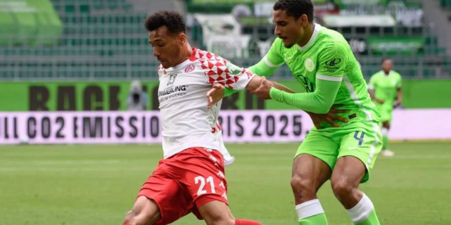 Die Mainzer setzen weiter auf Karim Onisiwo (l). Foto: Swen Pförtner/dpa