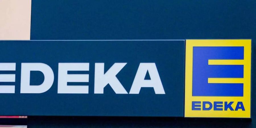 Die Handelskette Edeka ruft im Norden Deutschlands vorsichtshalber Rostbratwürste zurück. Foto: Jens Kalaene/dpa-Zentralbild/dpa