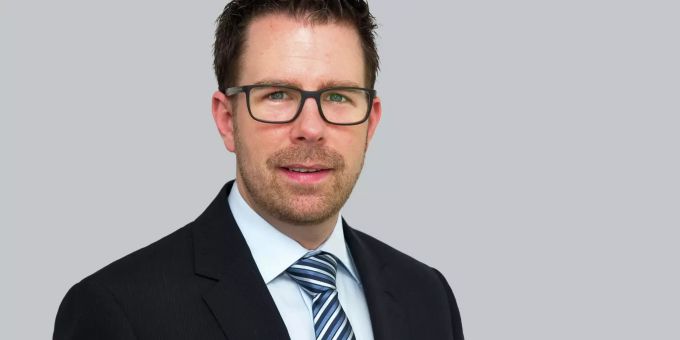 Adrian Mehr. Adrian Mehr.