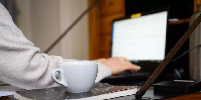 Ab Montag wird für einige Betriebe die Homeoffice-Pflicht wegen des Coronavirus zur Homeoffice-Empfehlung umgewandelt. (Symbolbild) Coronavirus