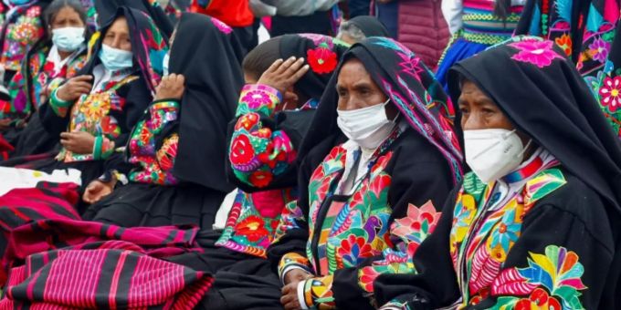 Maskenträgerinnen in Peru Maskenträgerinnen in Peru