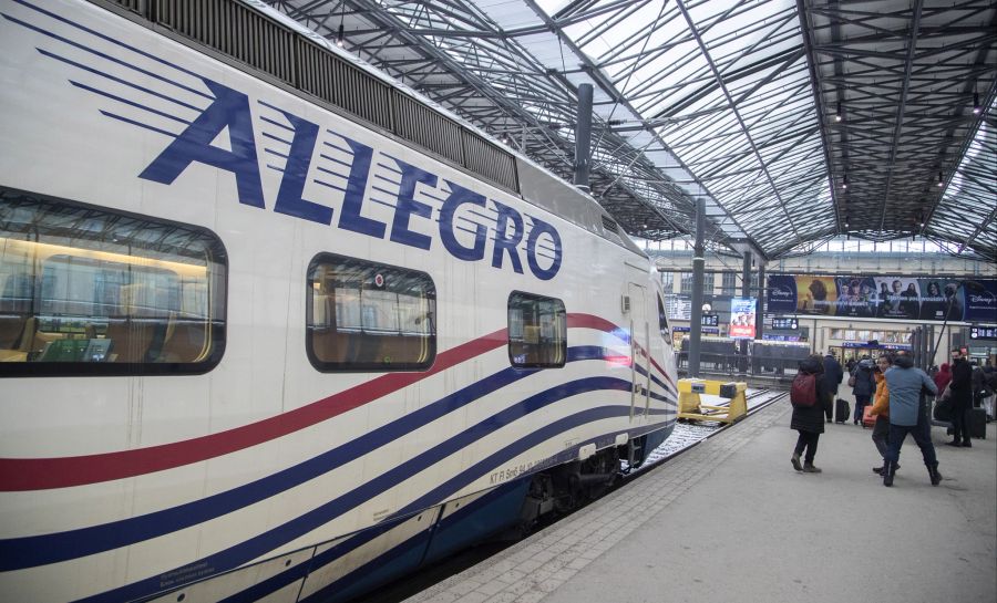 Ein Bild vom Bahnhof in Helsinki. Dieser Zug kam aus St. Petersburg.