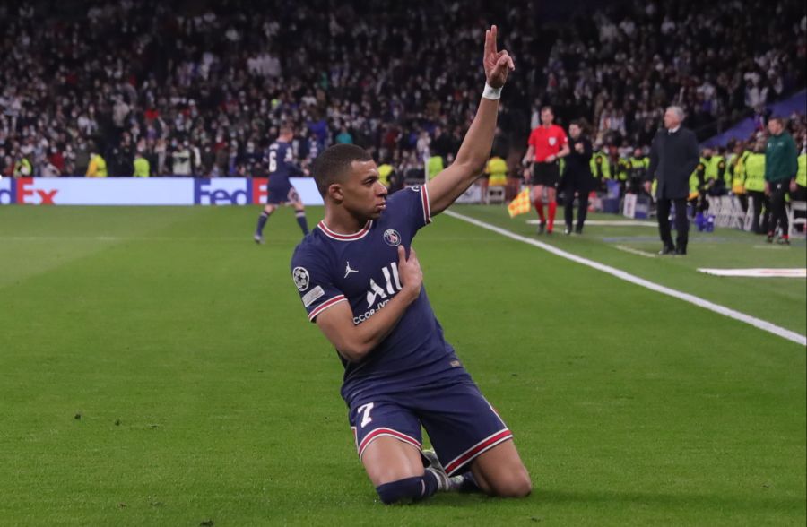 Hier ist die Welt von PSG noch in Ordnung. Kylian Mbappé trifft zum 1:0.