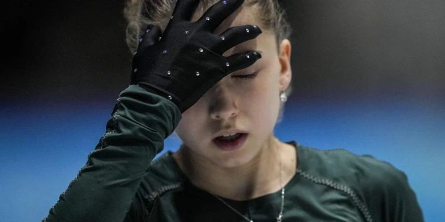 Russlands Eiskunstlaufstar Kamila Walijewa wird bei Olympia im Einzel starten. Foto: Bernat Armangue/AP/dpa