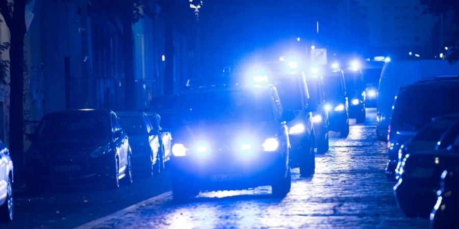 Polizeiwagen in der Nacht