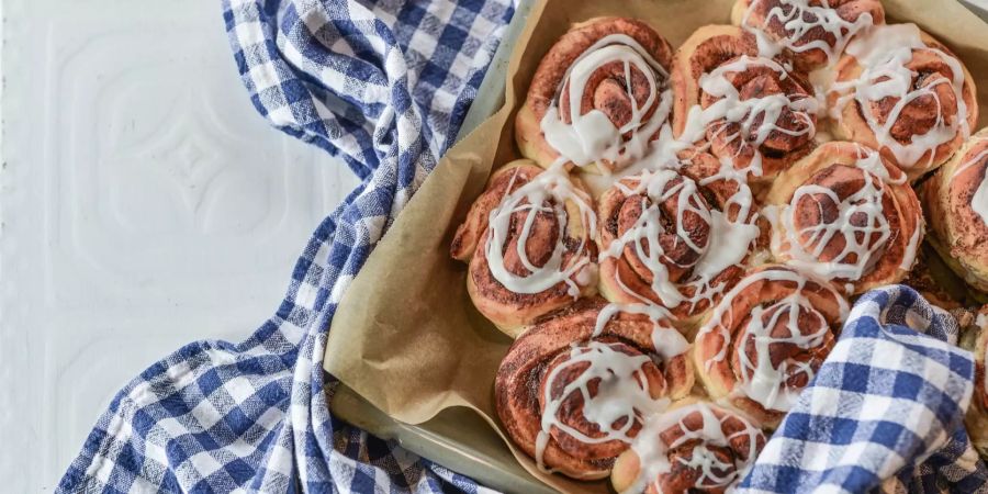 Zimtschnecken Karton Trockentuch blau-weiss-kariert