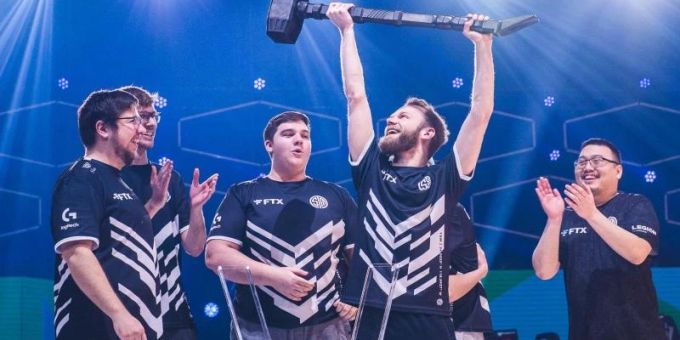 Zum dritten Mal hat das amerikanische Team TSM das wichtigste Rainbow-Six-Turnier des Jahres, das Six Invitational, gewonnen. Foto: Kirill Bashkirov/Ubisoft/dpa Zum dritten Mal hat das amerikanische Team TSM das wichtigste Rainbow-Six-Turnier des Jahres, das Six Invitational, gewonnen. Foto: Kirill Bashkirov/Ubisoft/dpa