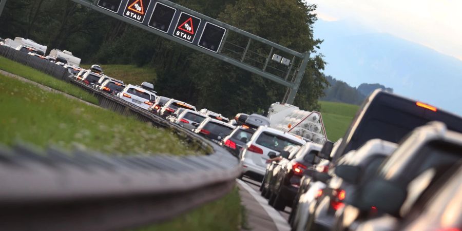 Der ADAC erwartet trotz teurer Spritpreise viel Verkehr über Ostern auf Deutschlands Strassen.