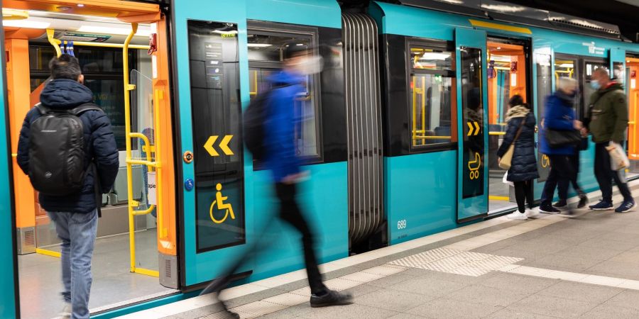 Ab Juni soll es für den Nahverkehr für drei Monate ein 9-Euro-Ticket geben.
