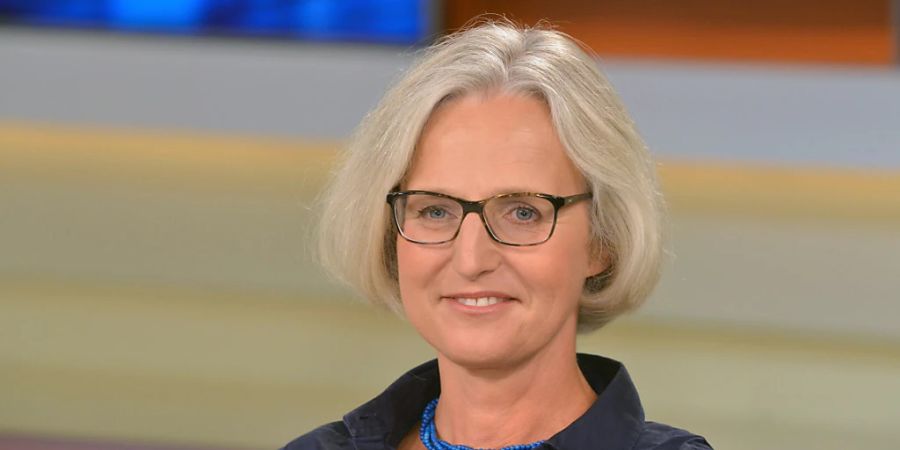 ARCHIV - Christiane Hoffmann, damals stellvertretende Leiterin des Spiegel-Hauptstadtbüros, aufgenommen während der ARD-Talksendung «Anne Will». Foto: Karlheinz Schindler/dpa-Zentralbild/dpa