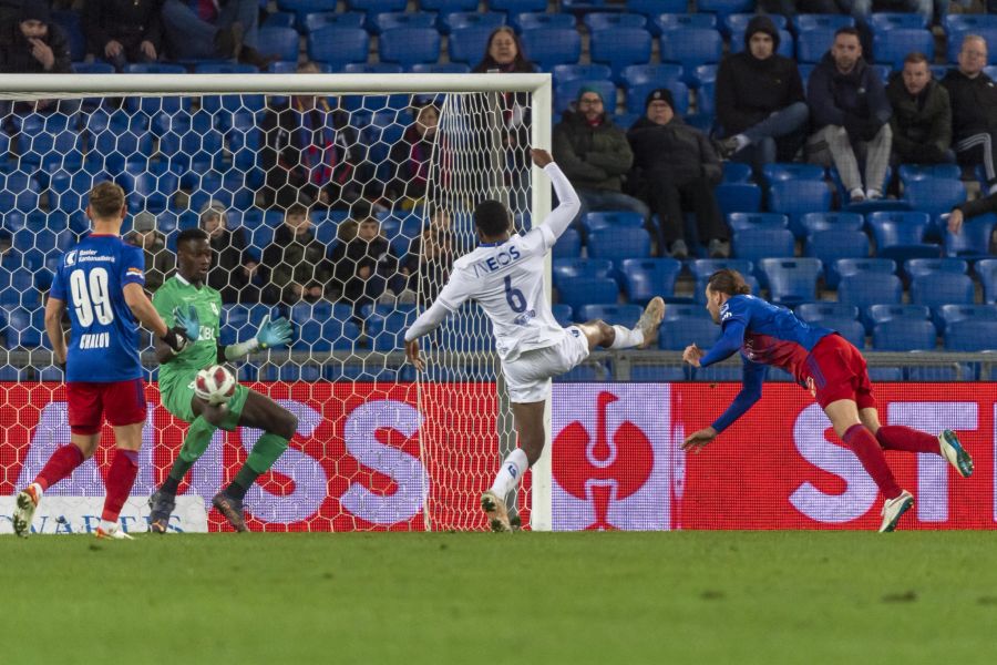 Adam Szalai erzielt sein erstes Tor für den FC Basel.