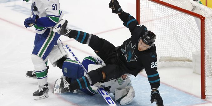 Timo Meier im Spiel mit den Sharks gegen die Canucks aus Vancouver. Timo Meier