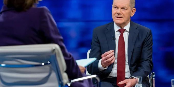 Bundeskanzler Olaf Scholz (SPD) beantwortet Fragen der Moderatorin Maybrit Illner zur Ukraine-Krise. Foto: Svea Pietschmann/ZDF/dpa Bundeskanzler Olaf Scholz (SPD) beantwortet Fragen der Moderatorin Maybrit Illner zur Ukraine-Krise. Foto: Svea Pietschmann/ZDF/dpa