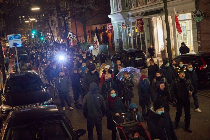 Die Massnahmengegner in Hamburg protestierten unter dem Motto «Wir vereint für eine bessere Zukunft». Coronavirus