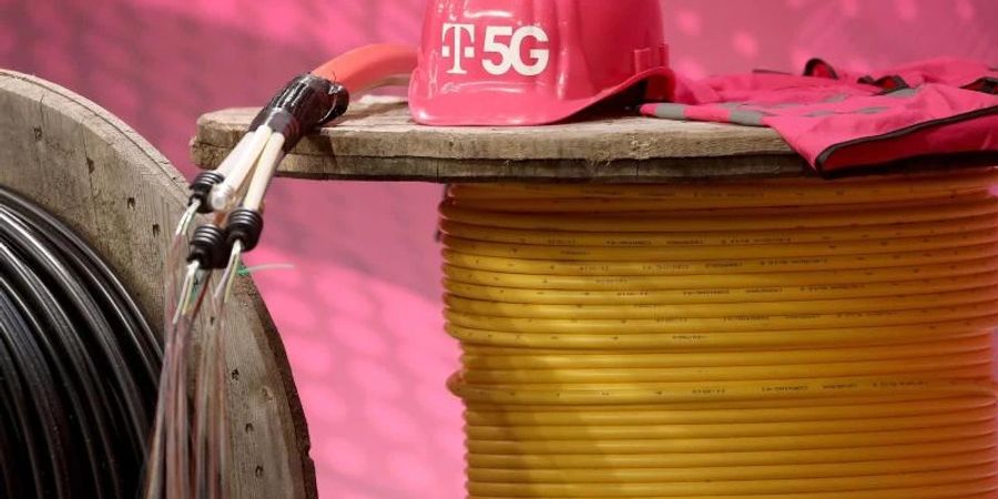 Der Mobilfunk-Ausbau mit 5G-Antennen ist vor allem für die Industrie wichtig. Foto: Oliver Berg/dpa