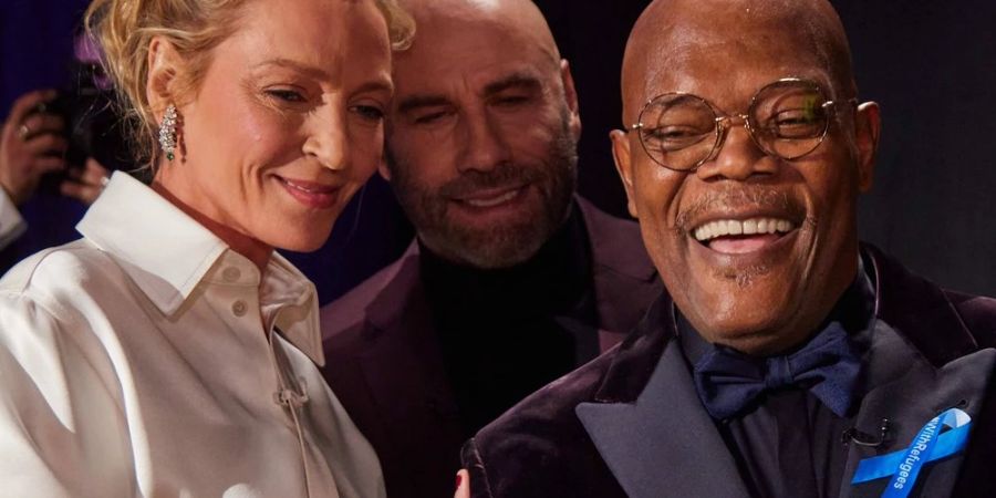 Samuel L. Jackson (r.) und Uma Thurman mit ihrem «Pulp Fiction»-Co-Star John Travolta bei der Oscarverleihung.