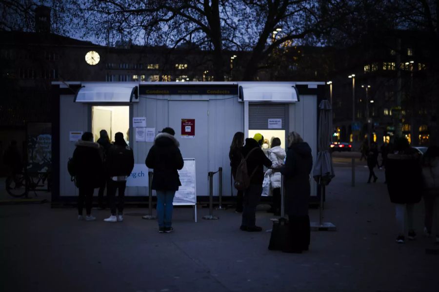 Derzeit stecken sich in der Schweiz so viele Menschen mit dem Coronavirus an, wie nie zuvor.