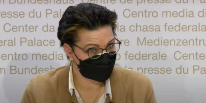 Ertappt - Bündner Hausärzte treffen Corona-positive Patienten im Laden